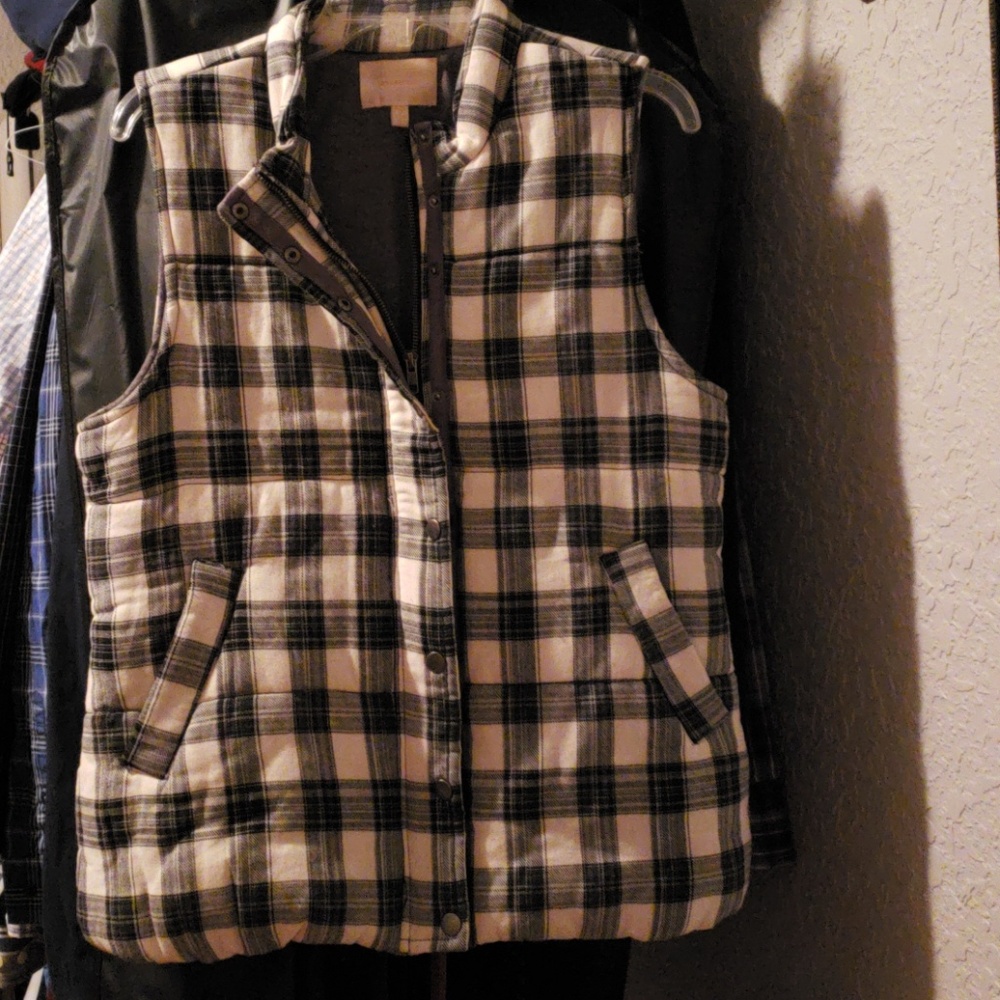Skies Are Blue Wels Plaid Puffer Vest